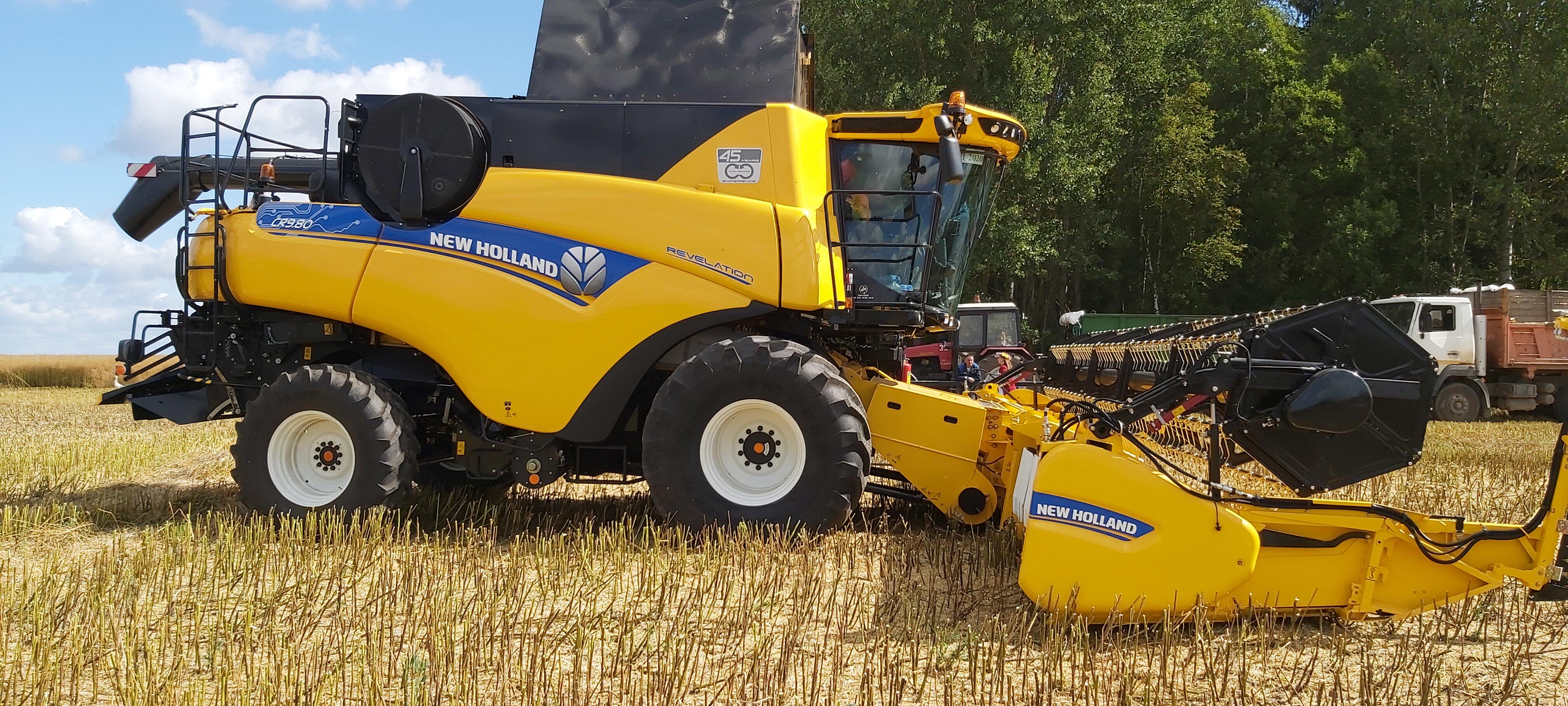 New Holland CR Revelation с системой IntelliSense™ - приступил к работе в Могилевской области New Holland CR Revelation с системой IntelliSense™ - приступил к работе в Могилевской области